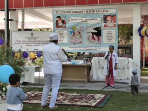 Айдаркен шаарында "Эне сүтүн даңазалоо жумалыгына" карата акция өттү